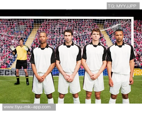 梅西C罗与亚马尔的18岁周薪对比揭示足球新星的价值差异 梅西C罗与亚马尔的18岁周薪对比揭示足球新星的价值差异