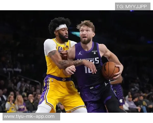 小萨博尼斯攻防失常表现平平小杨频频造犯规让其苦不堪言 小萨博尼斯攻防失常表现平平小杨频频造犯规让其苦不堪言