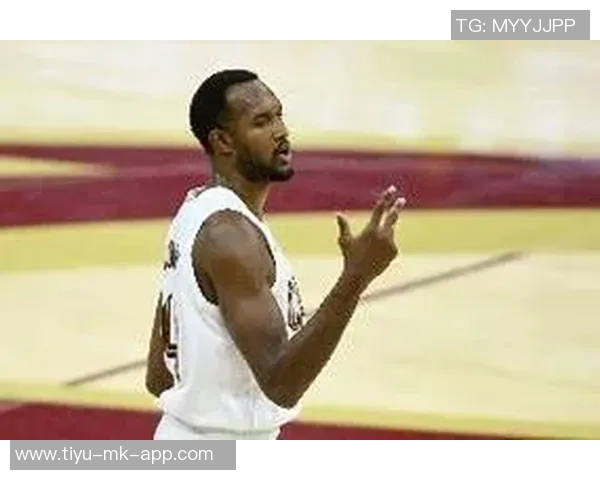 高炮台莫布里上半场表现出色贡献10分5板2助1帽三分命中率高达667 高炮台莫布里上半场表现出色贡献10分5板2助1帽三分命中率高达667